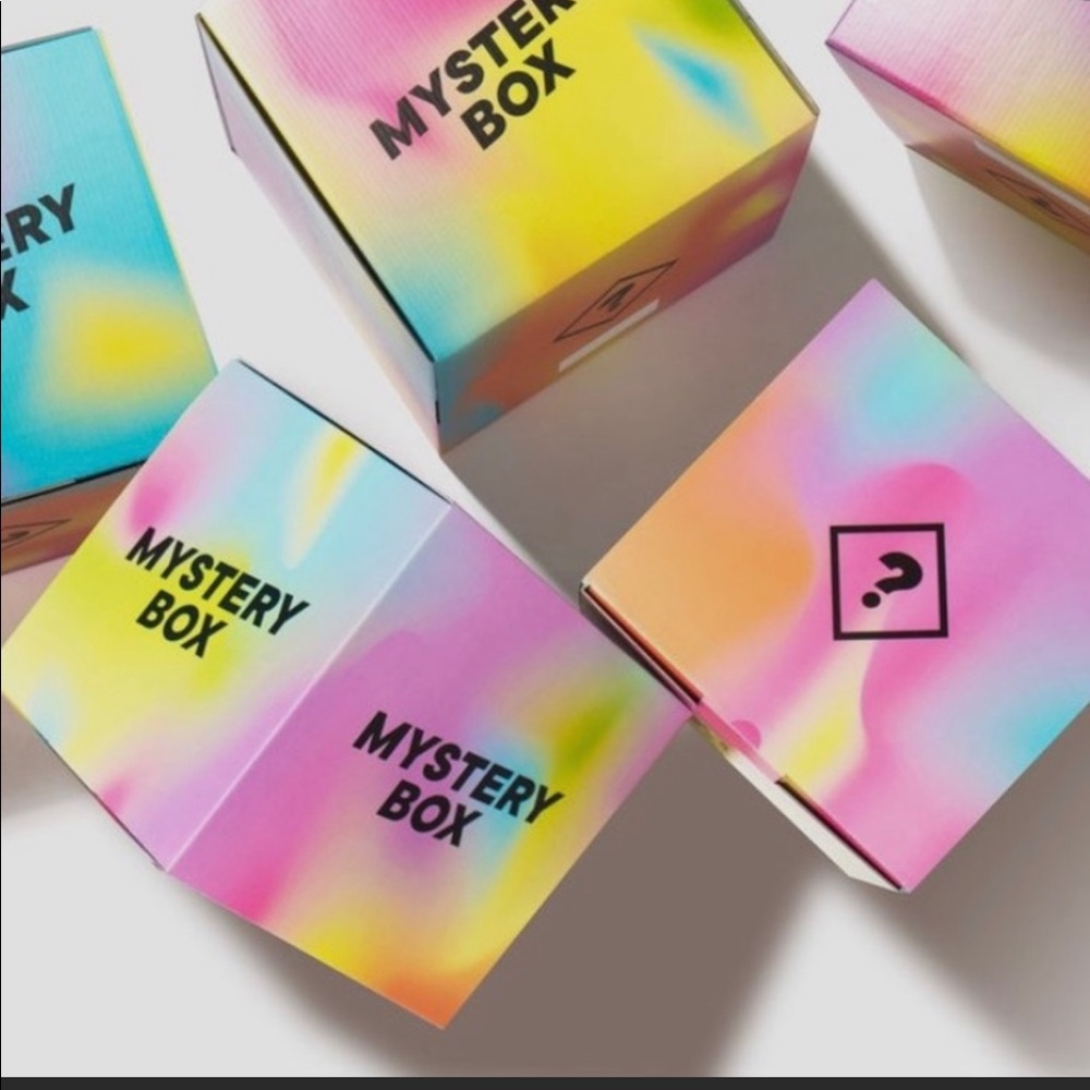 ππ₯ Mystery box of womenβs bikini tops π₯π΄ - Picture 1 of 2
